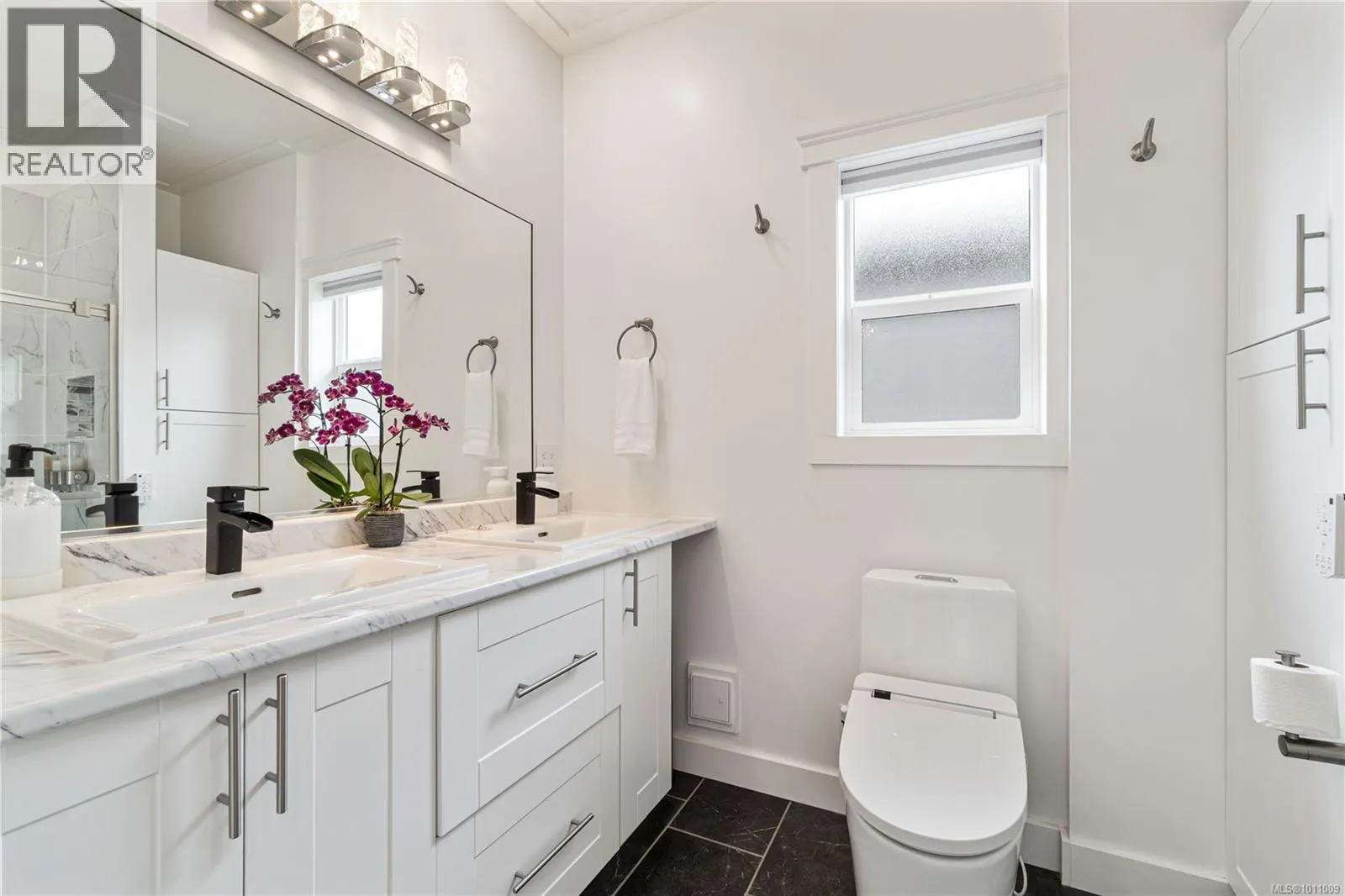 2148 Lark Cres