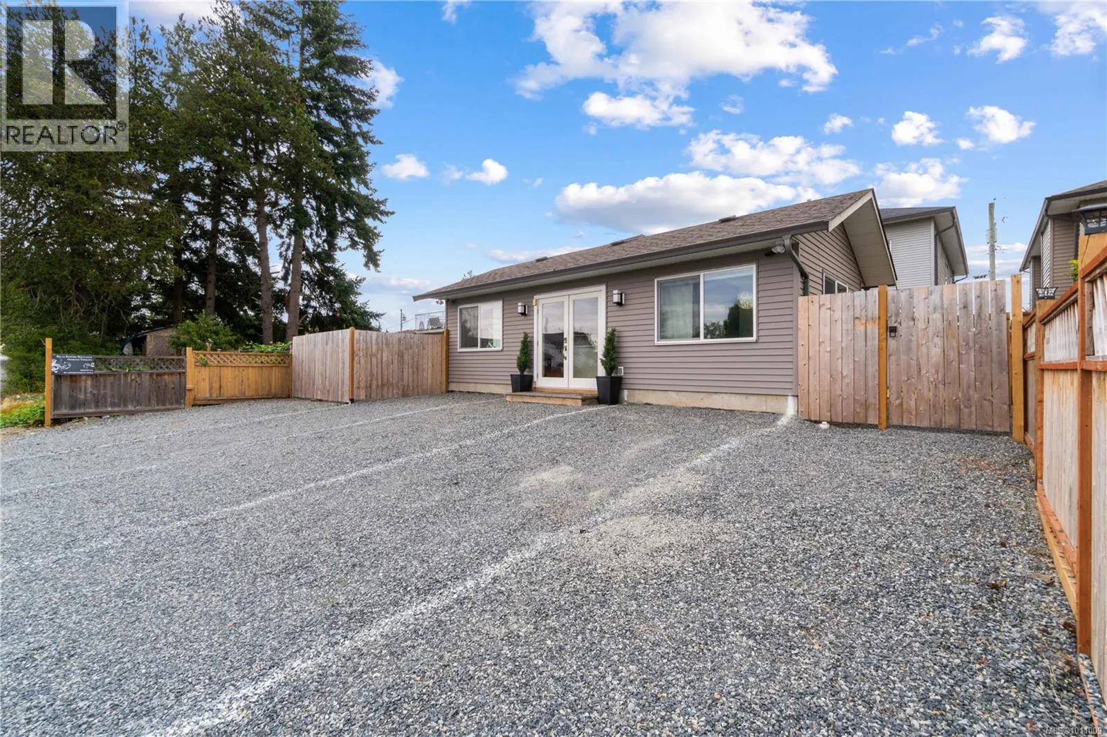 2148 Lark Cres