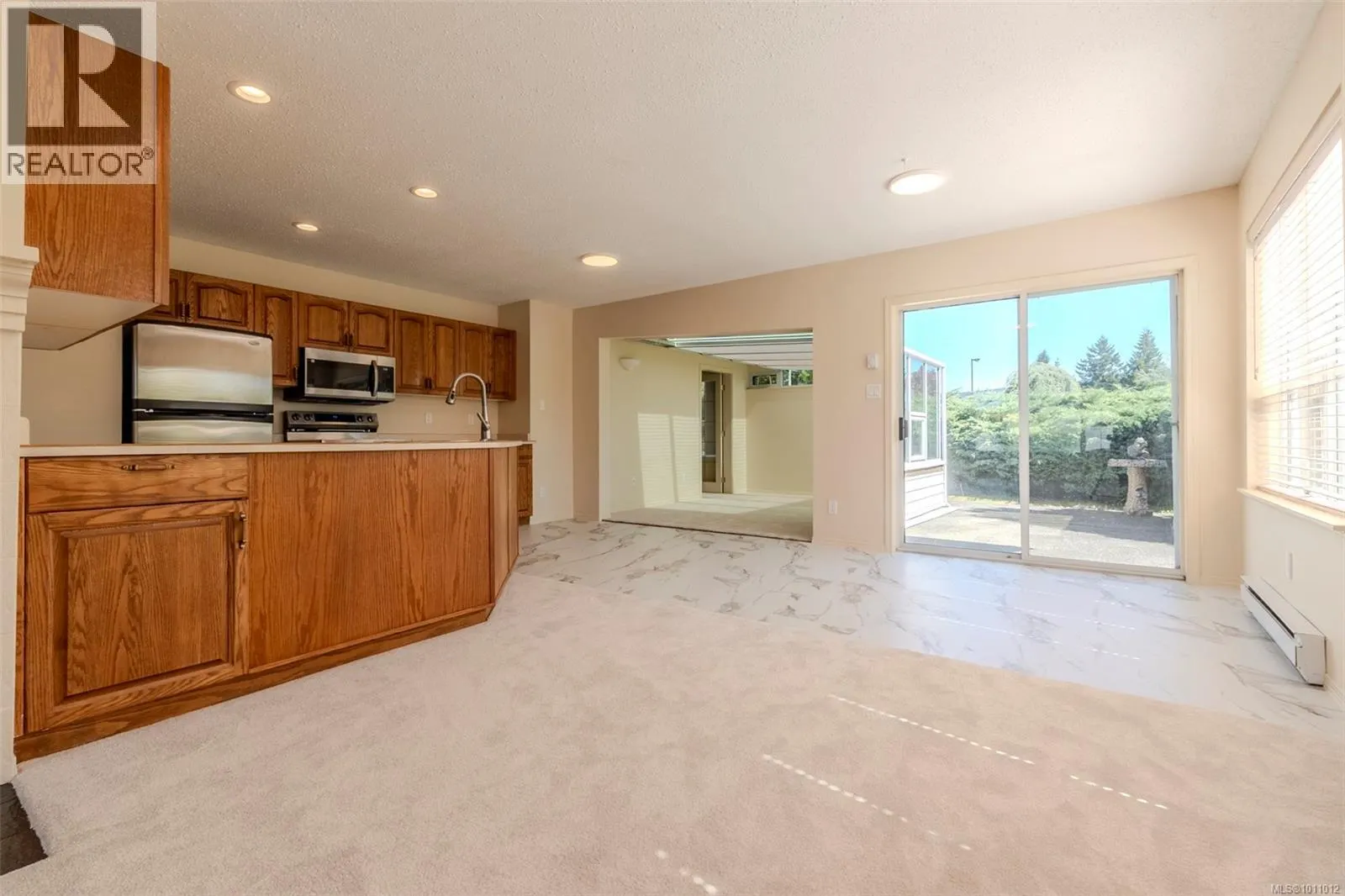 3697 Arbutus Dr N