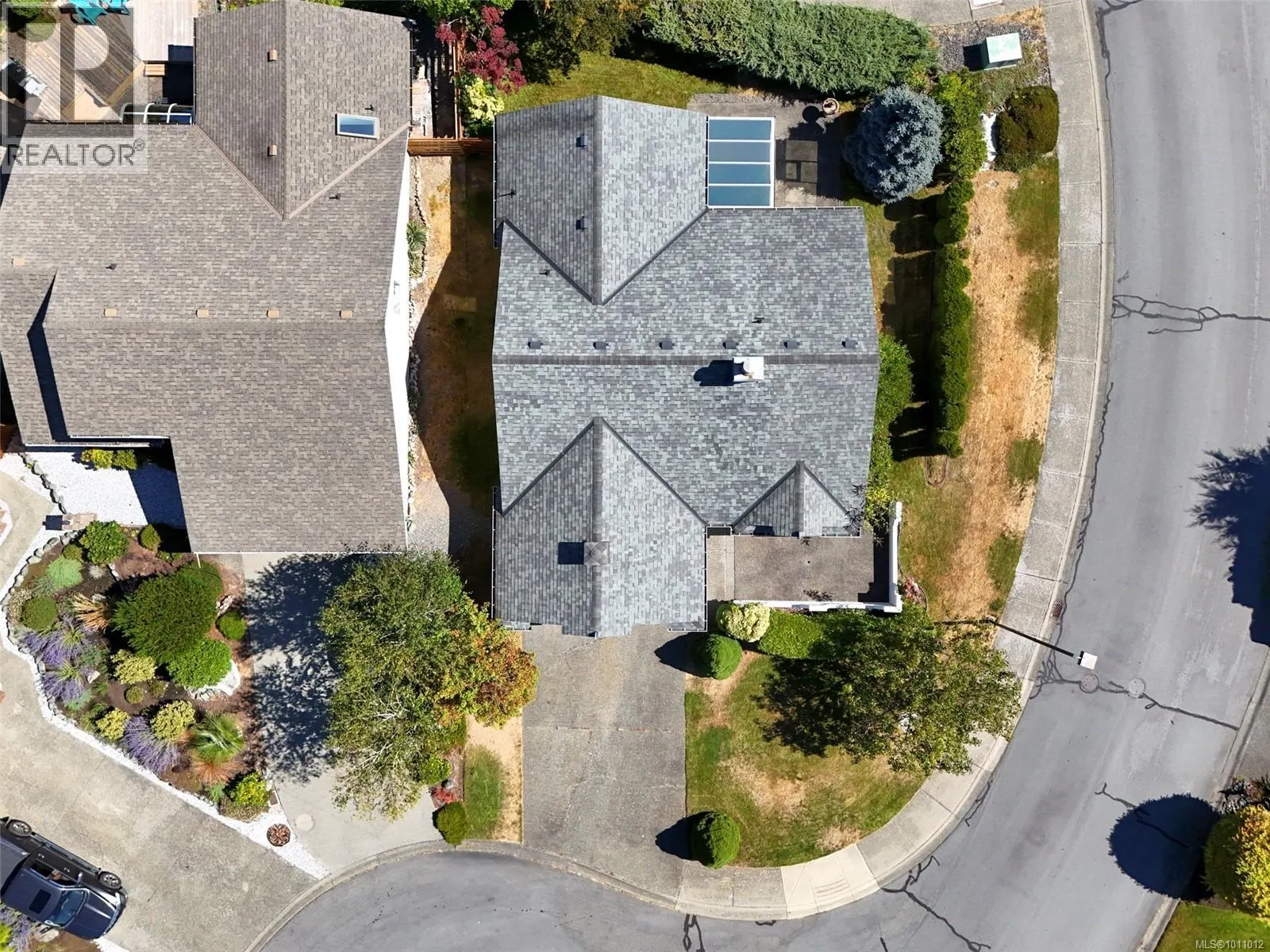 3697 Arbutus Dr N