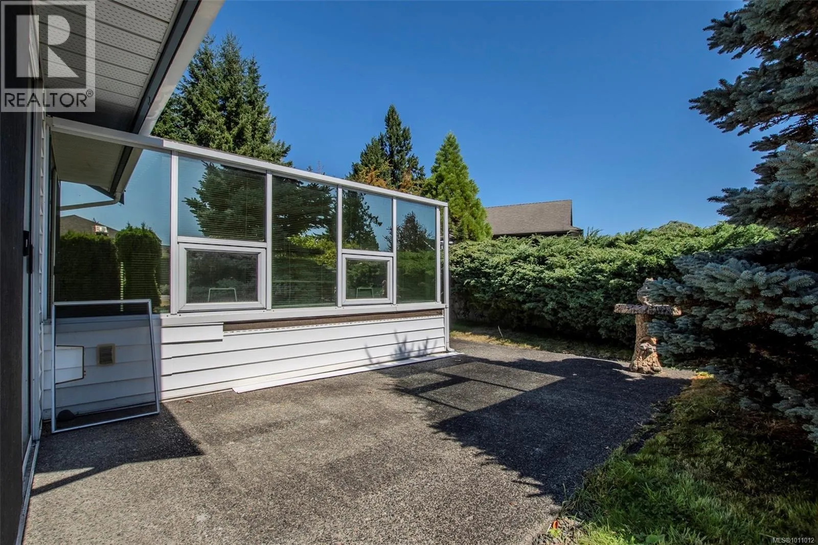 3697 Arbutus Dr N