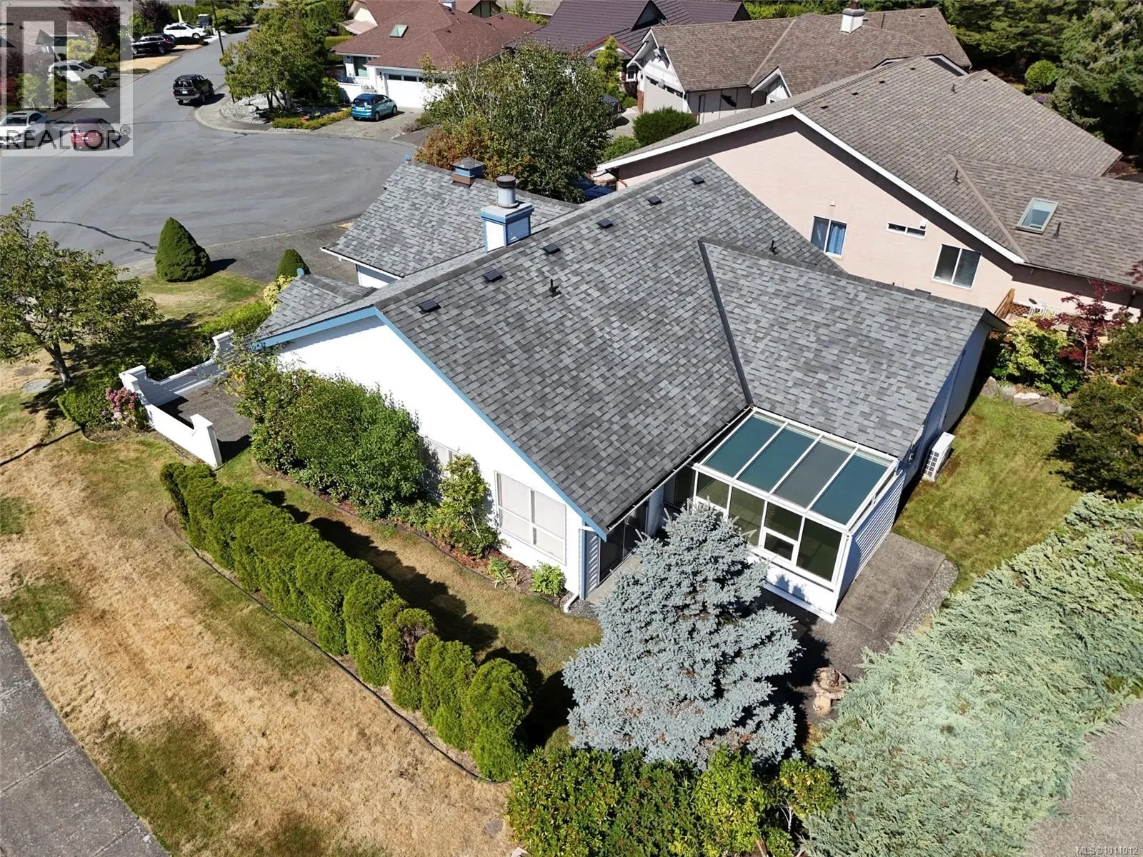 3697 Arbutus Dr N