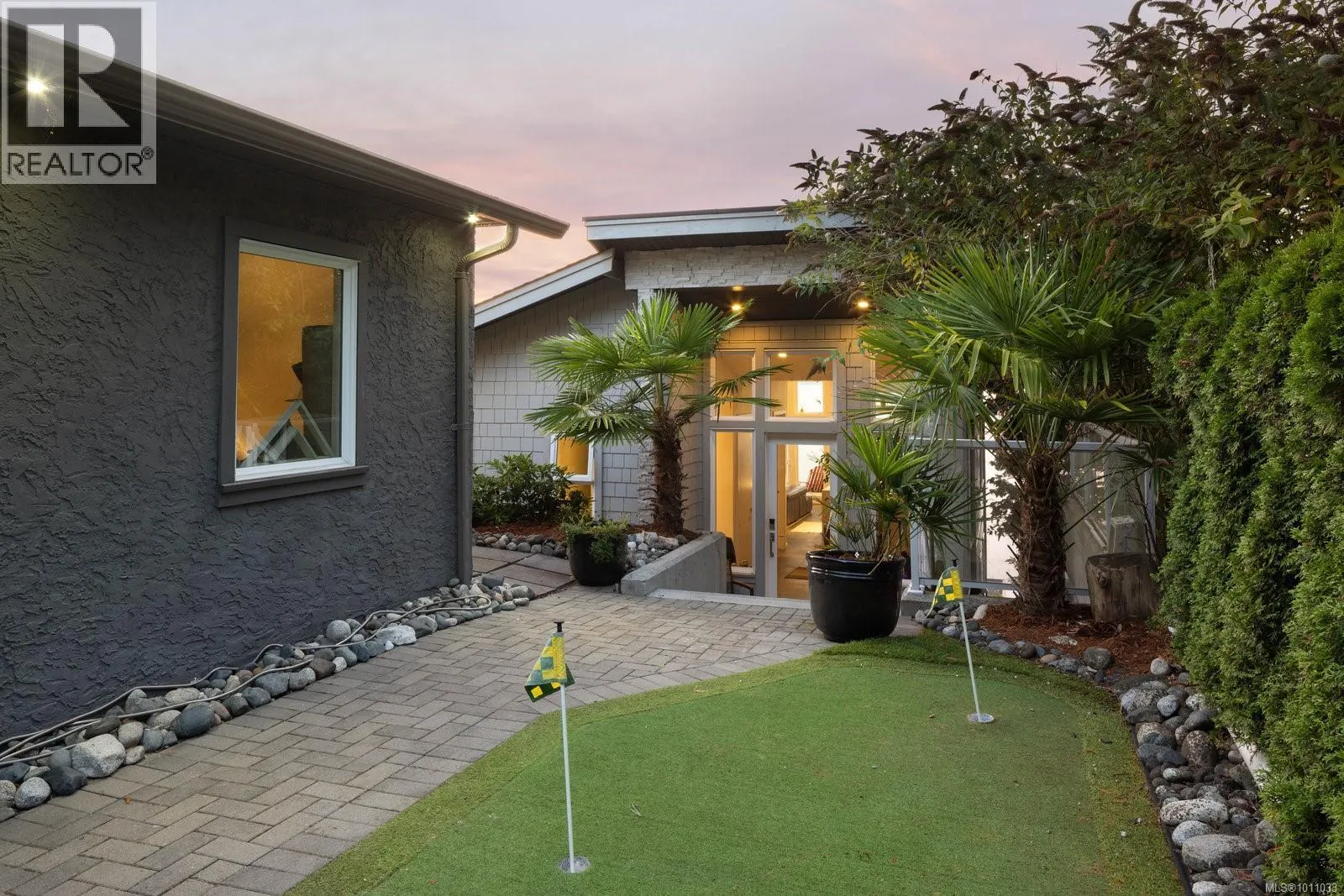 5009 Cordova Bay Rd