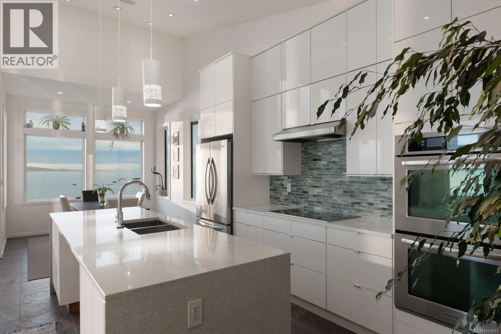 5009 Cordova Bay Rd
