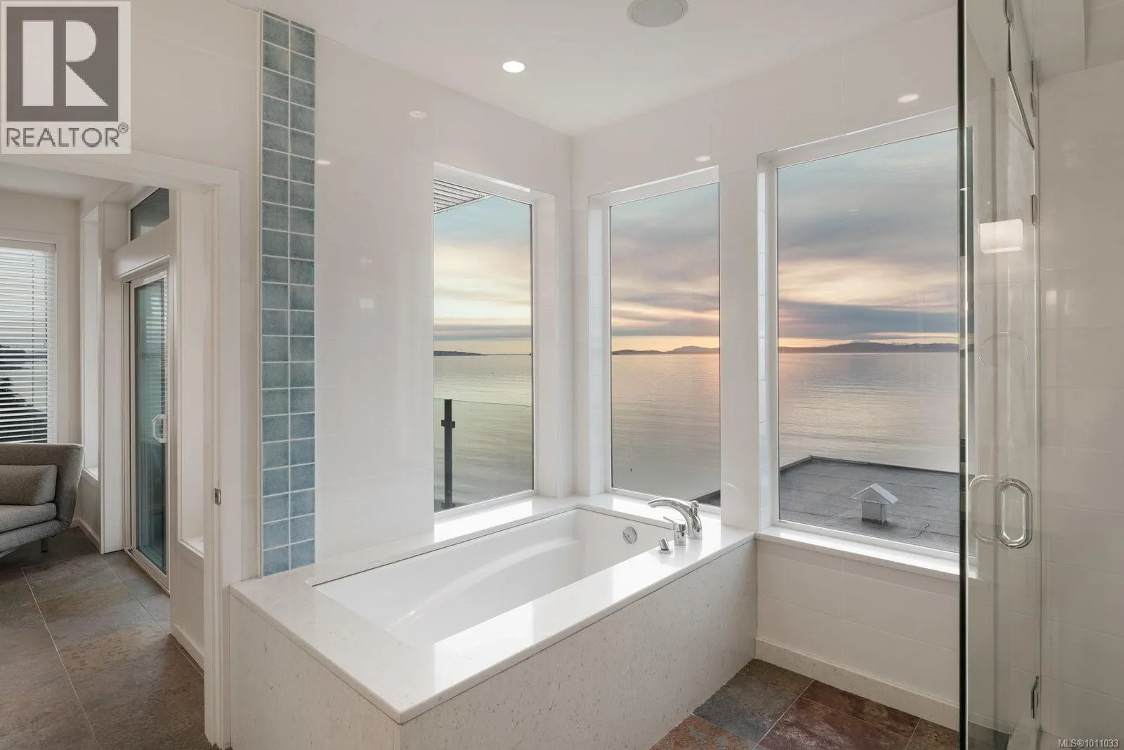 5009 Cordova Bay Rd