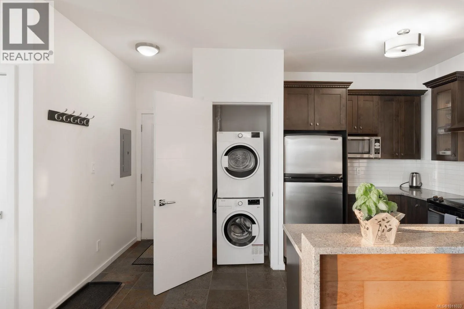 5009 Cordova Bay Rd