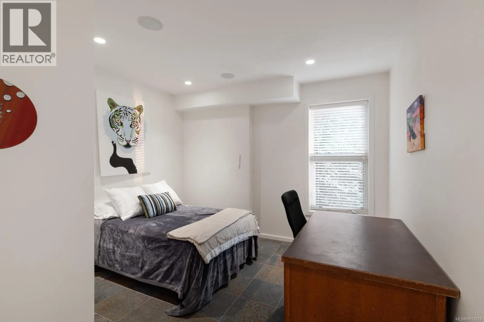 5009 Cordova Bay Rd