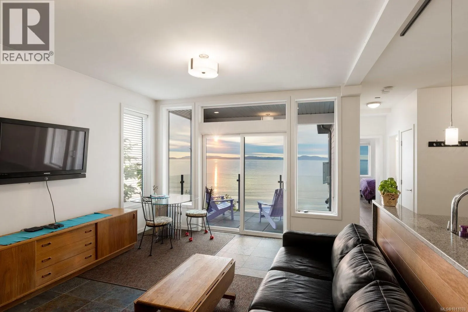 5009 Cordova Bay Rd
