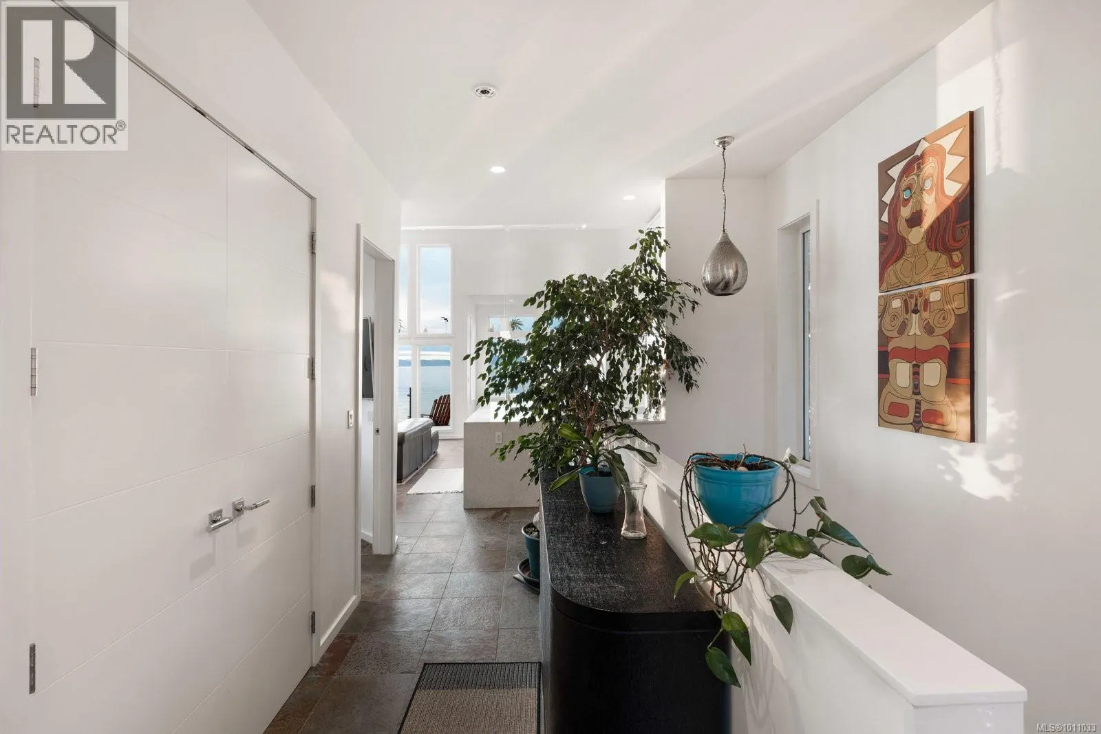 5009 Cordova Bay Rd