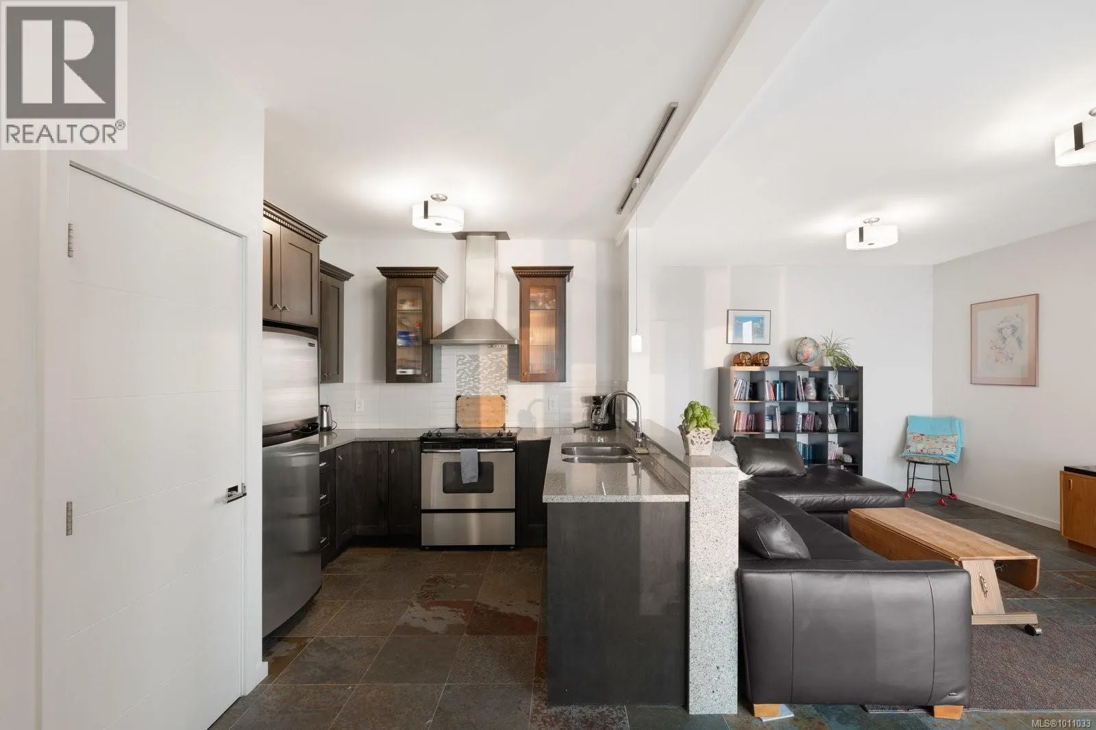 5009 Cordova Bay Rd