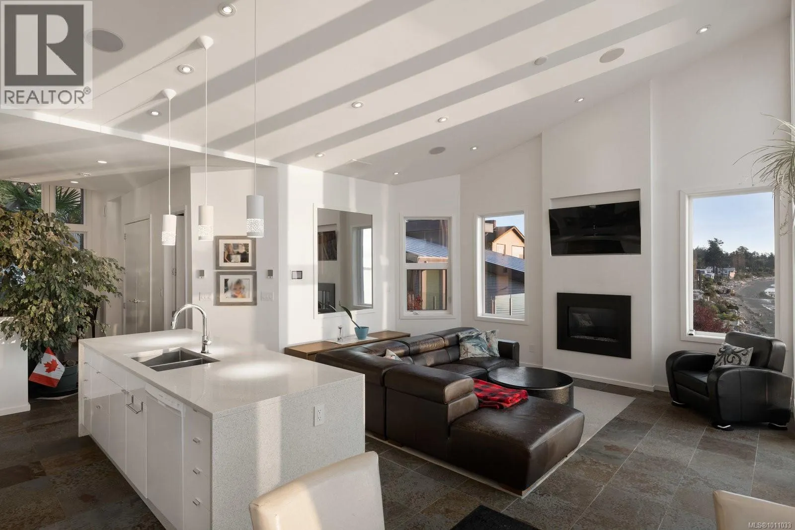 5009 Cordova Bay Rd