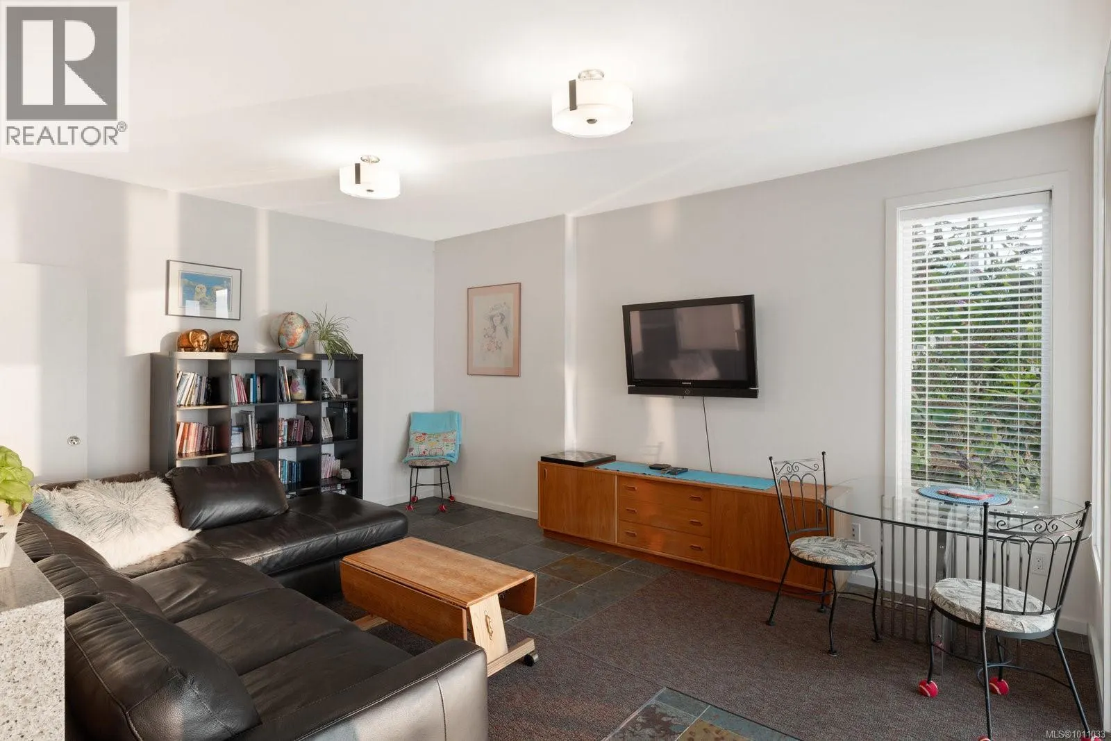 5009 Cordova Bay Rd