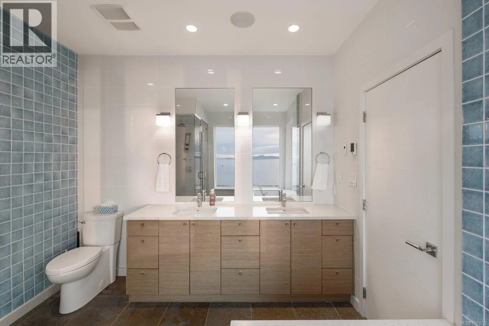 5009 Cordova Bay Rd
