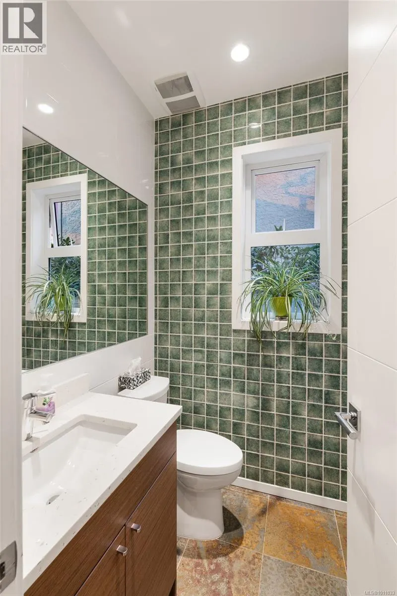 5009 Cordova Bay Rd