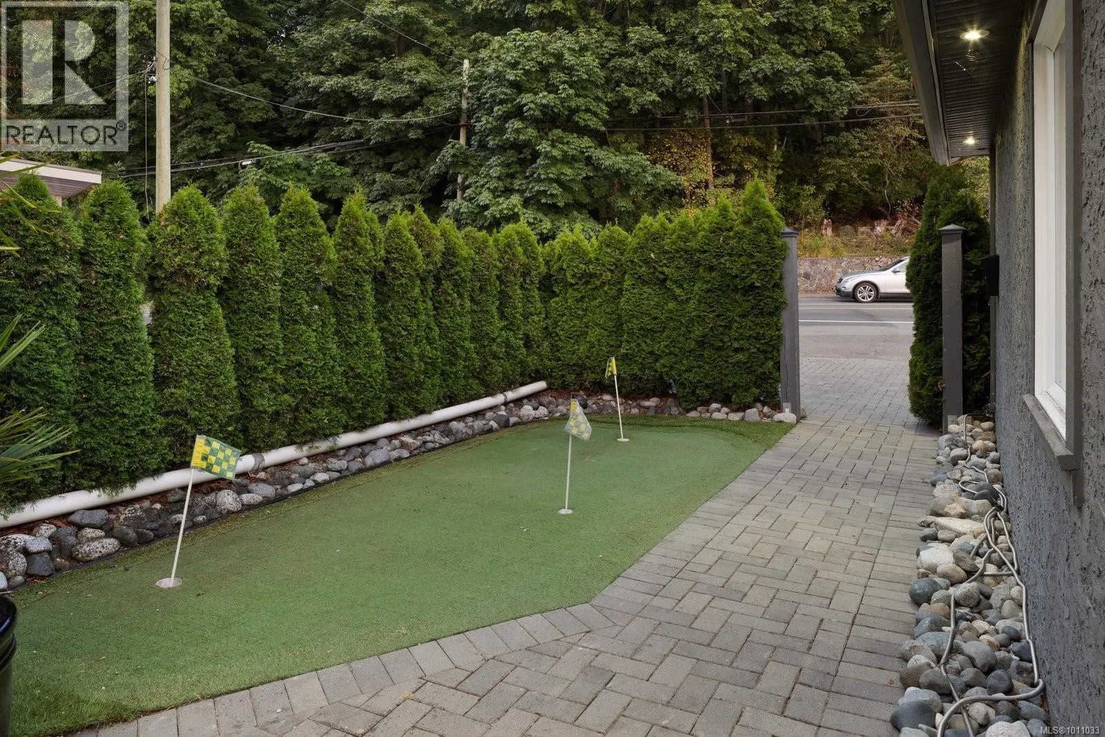 5009 Cordova Bay Rd