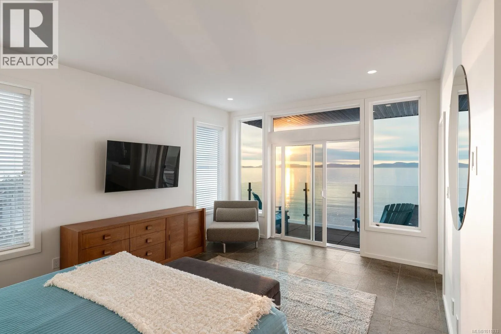 5009 Cordova Bay Rd