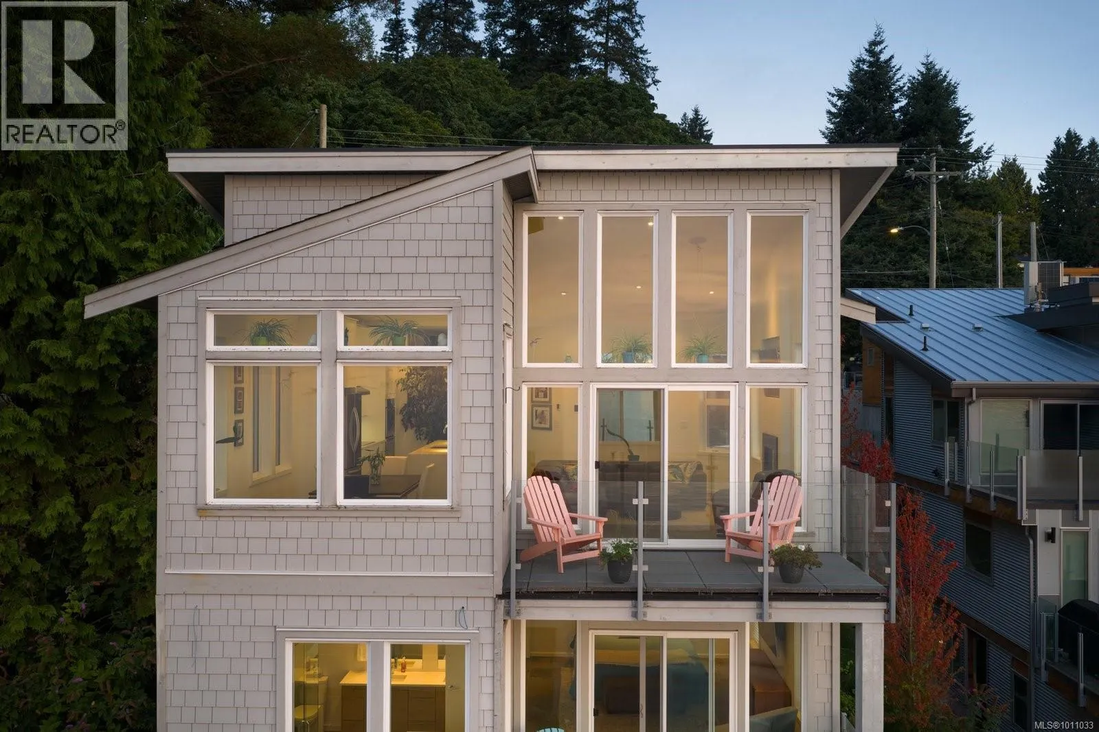 5009 Cordova Bay Rd