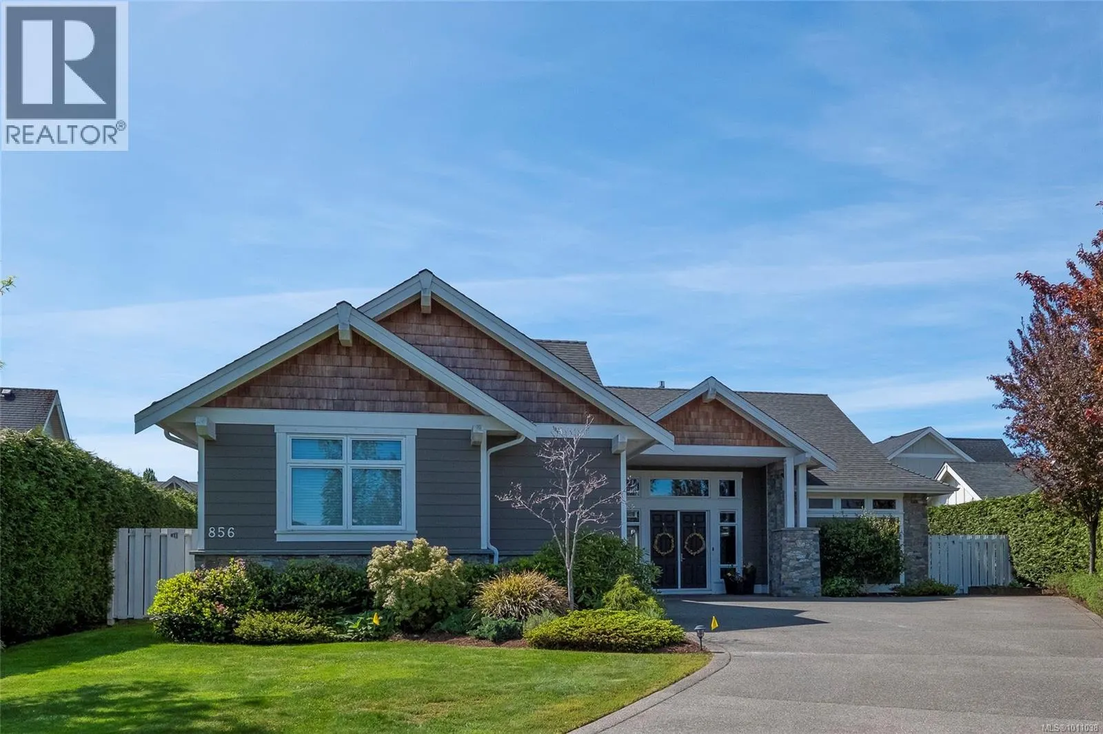 856 Bluffs Dr
