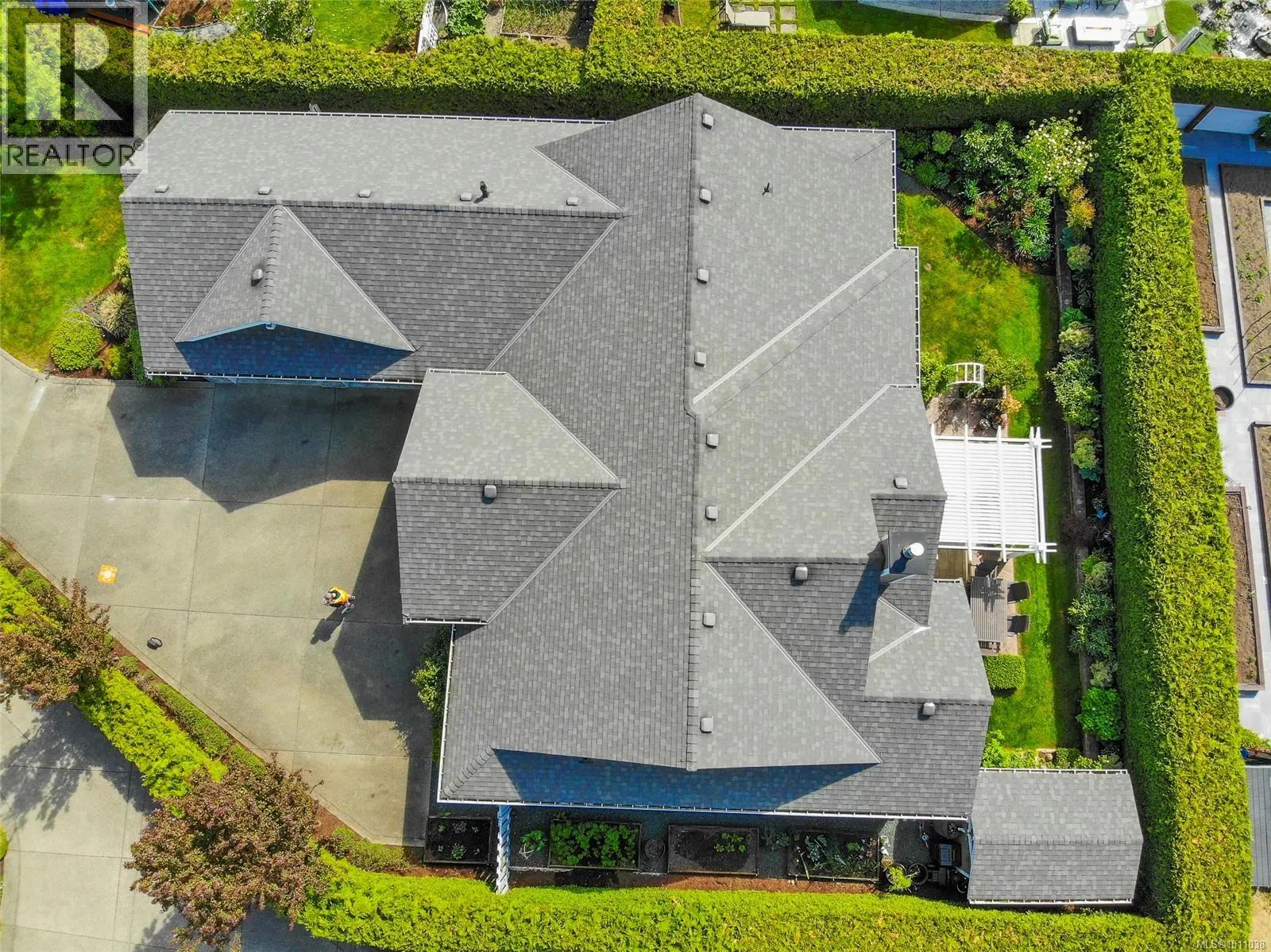 856 Bluffs Dr