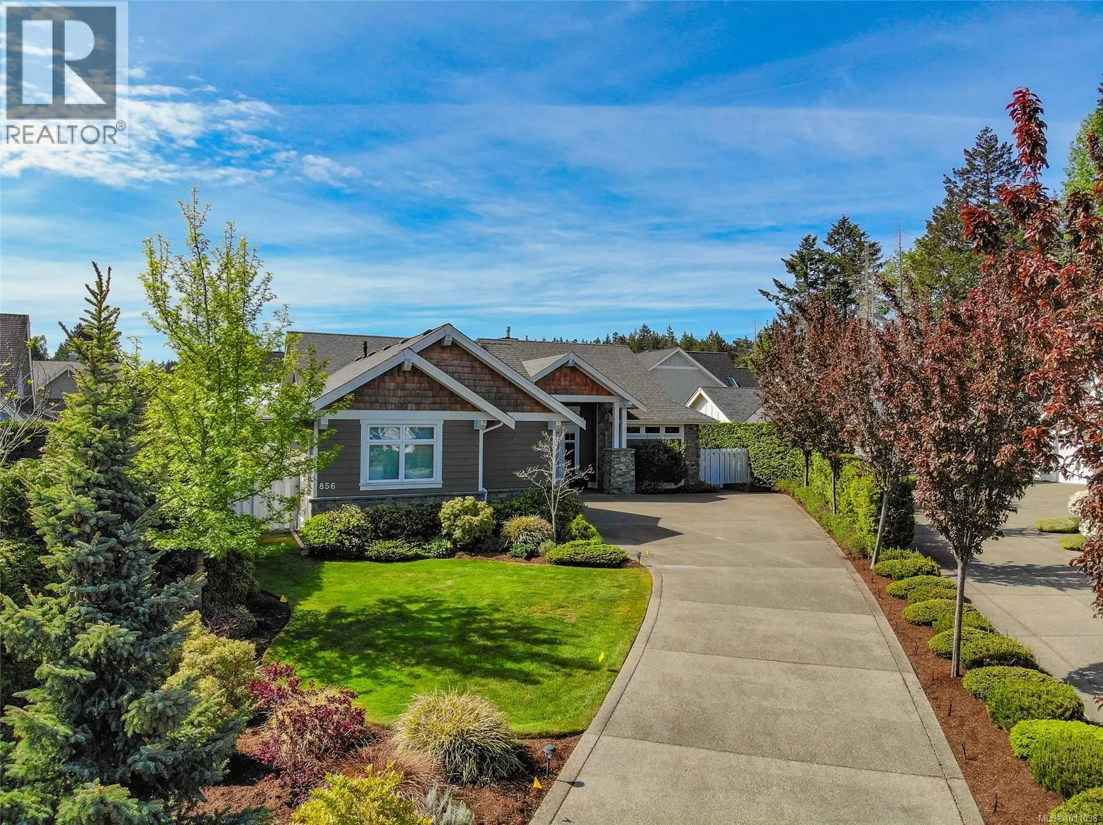 856 Bluffs Dr