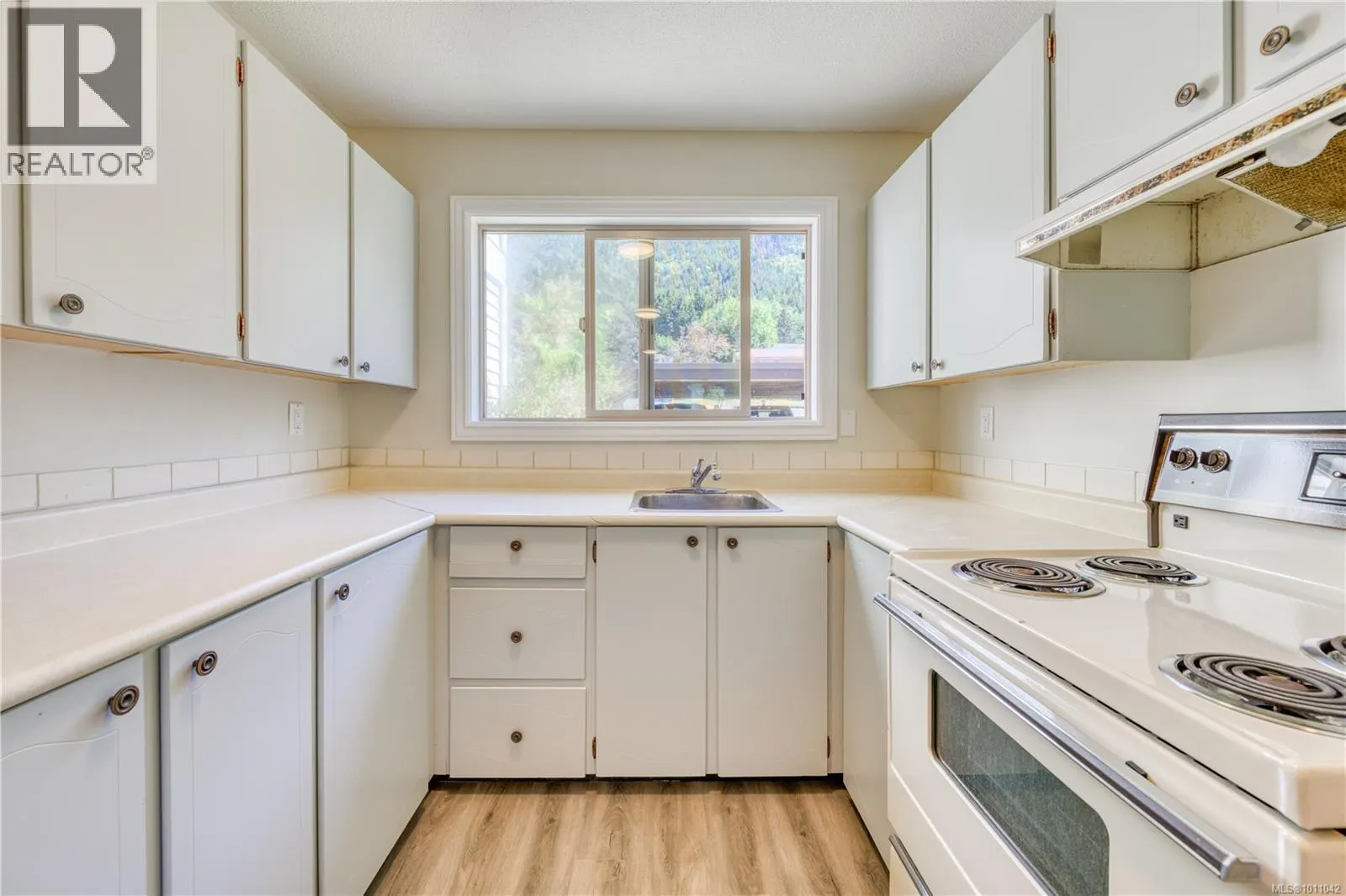 306 Haida Ave