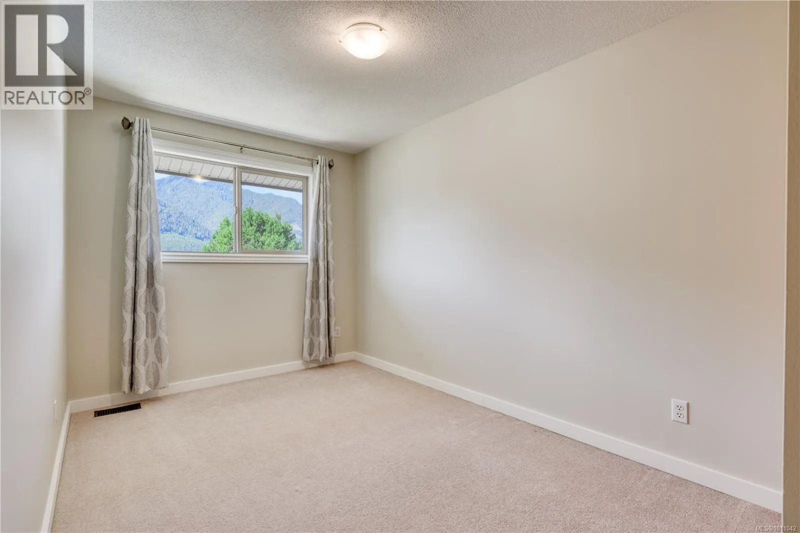 306 Haida Ave