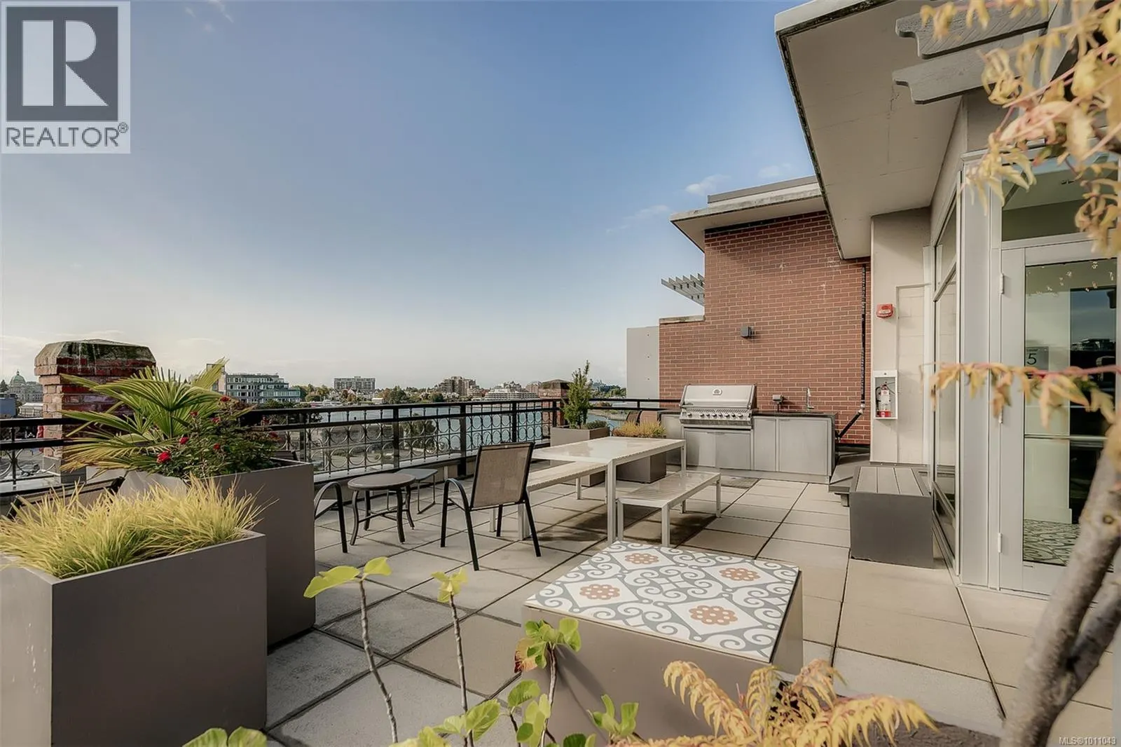 403 456 Pandora Ave