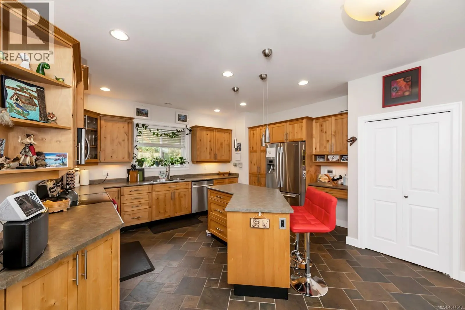 1735 Robert St