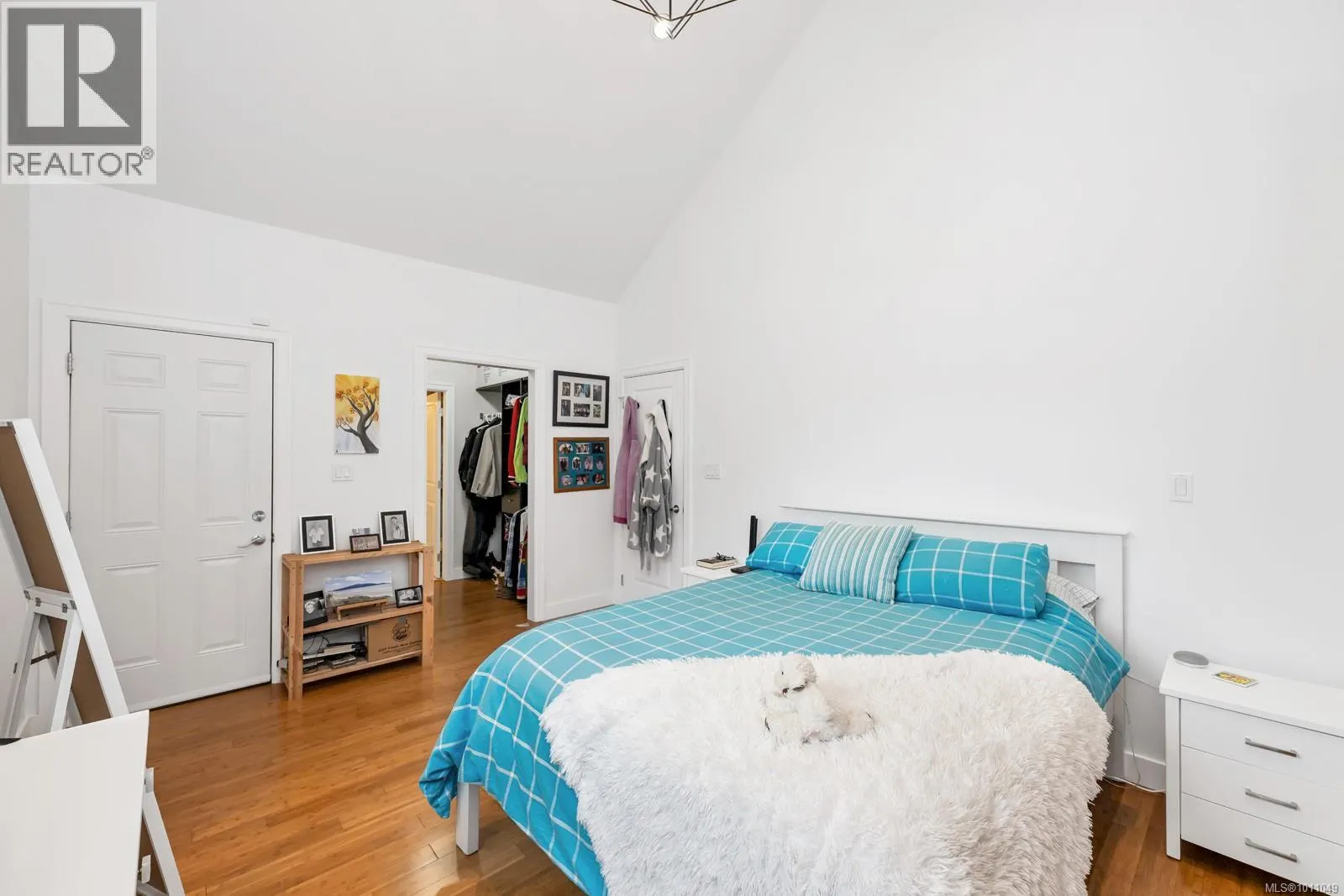 1735 Robert St