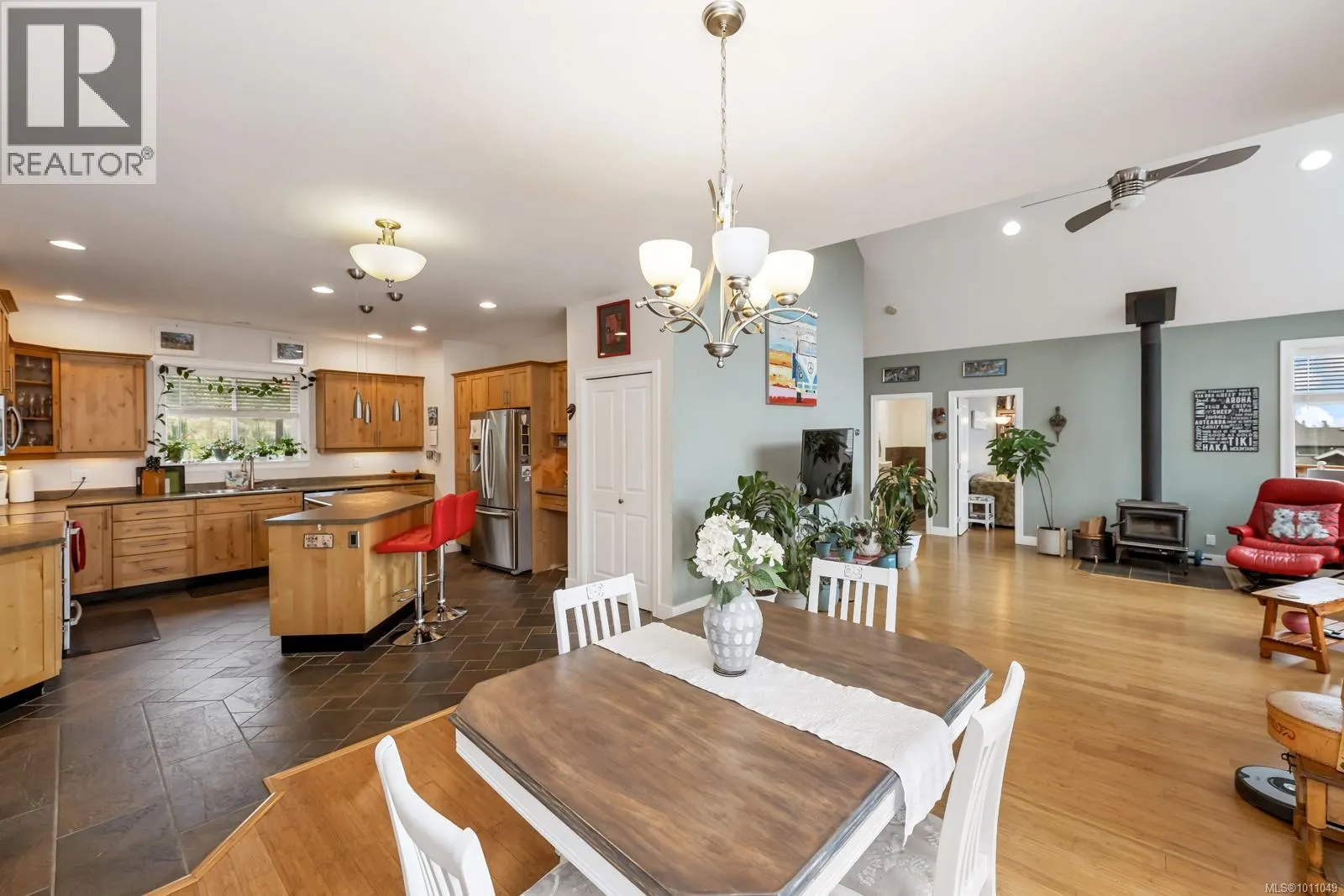 1735 Robert St