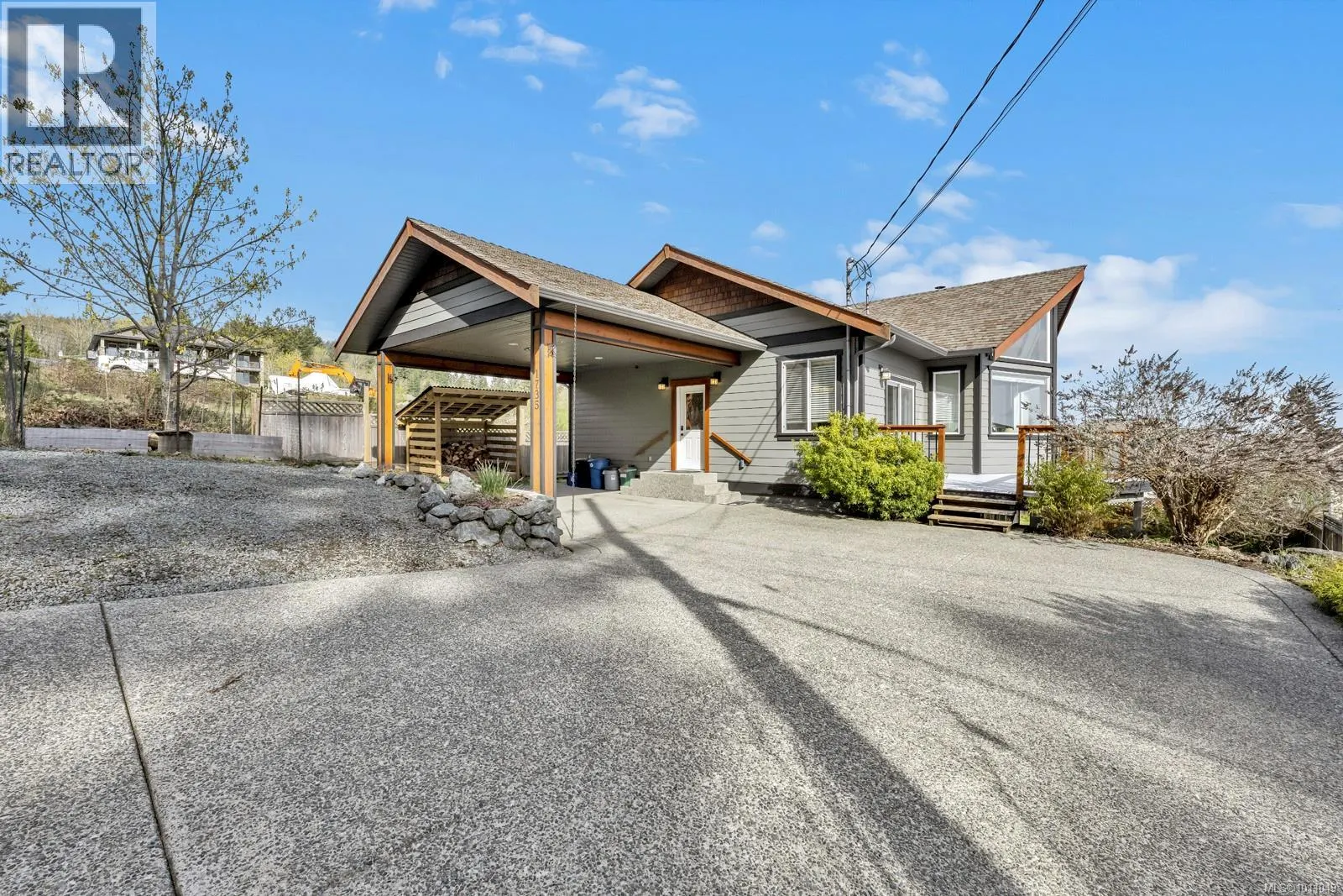 1735 Robert St