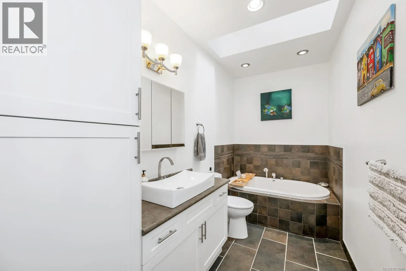 1735 Robert St