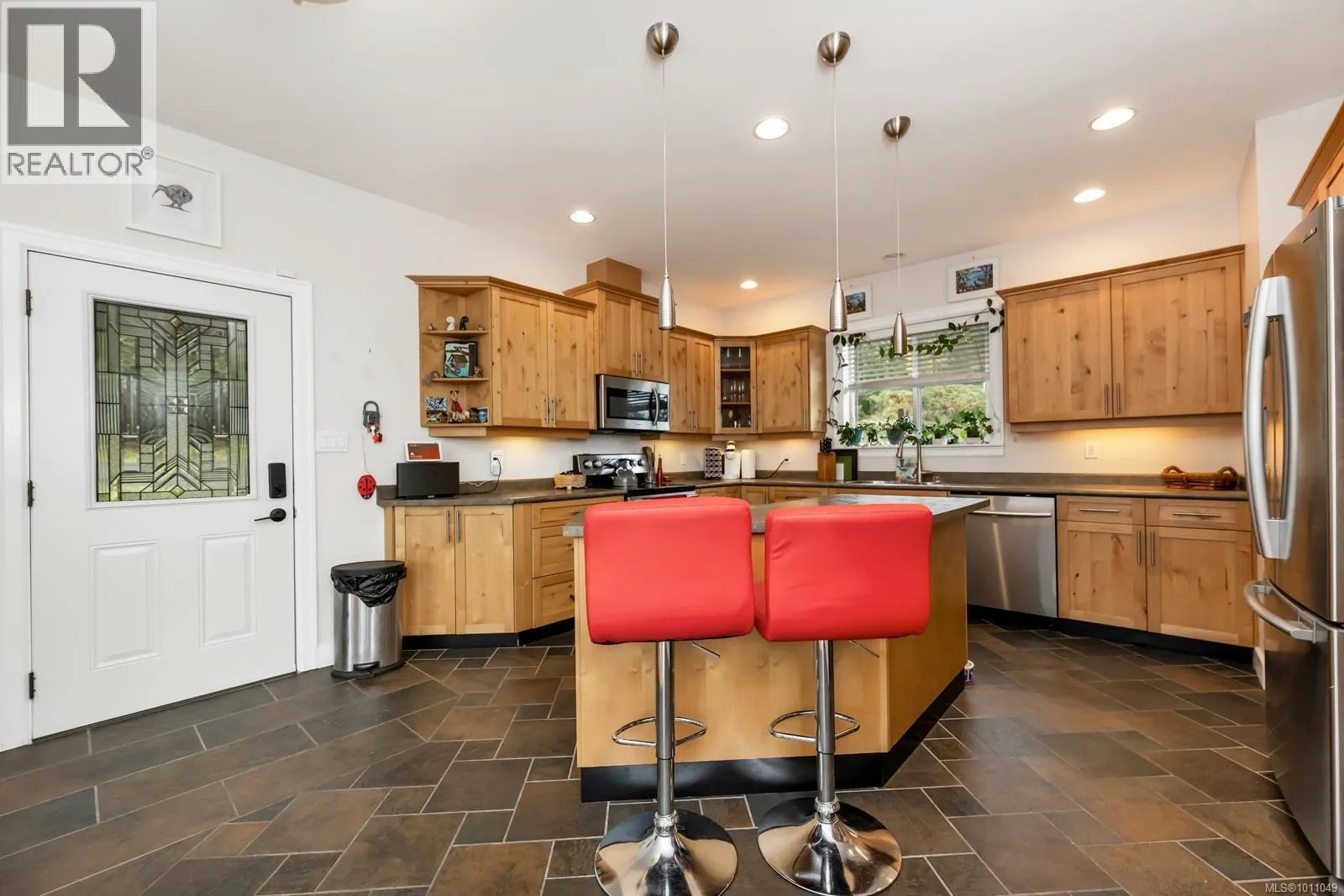 1735 Robert St