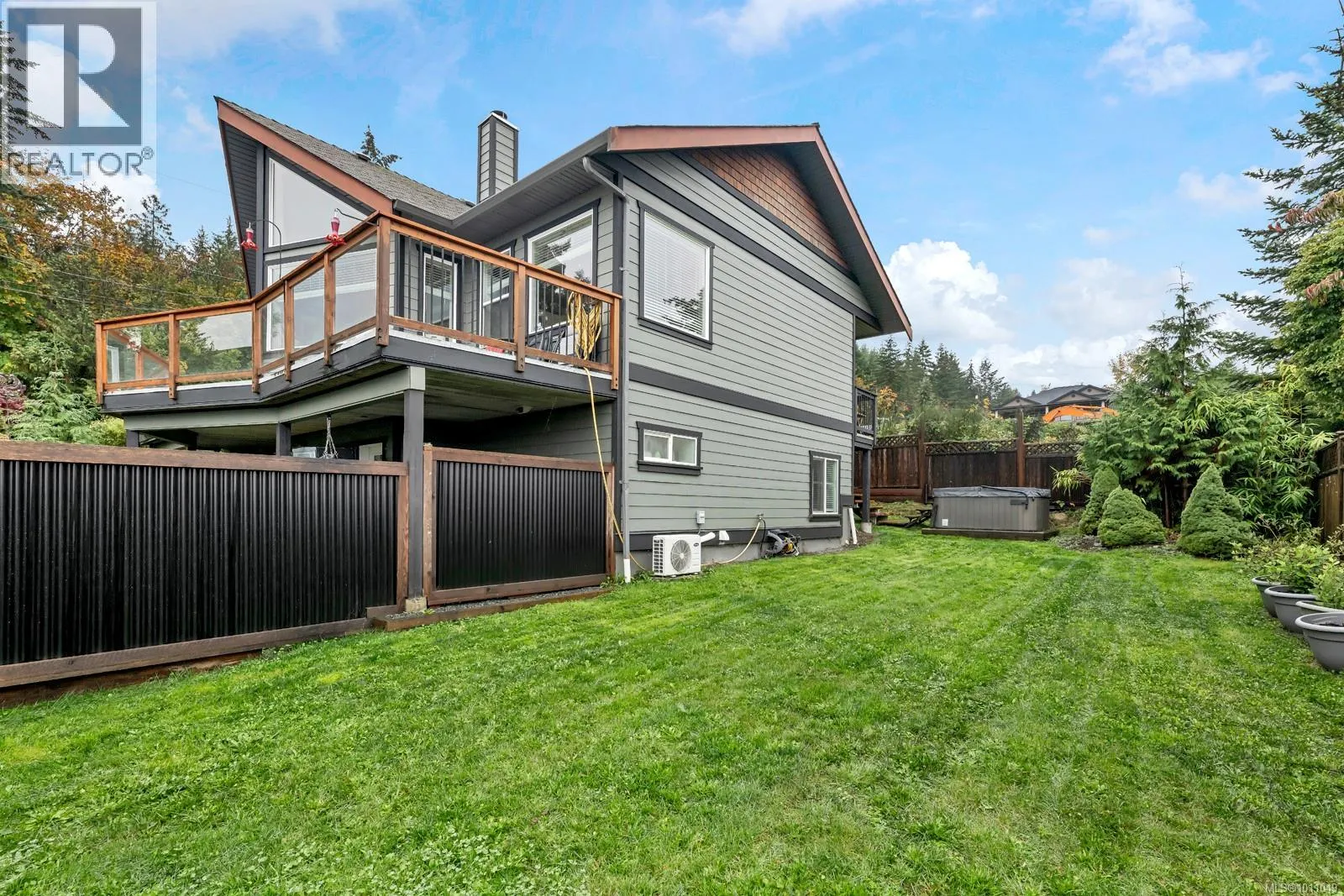 1735 Robert St