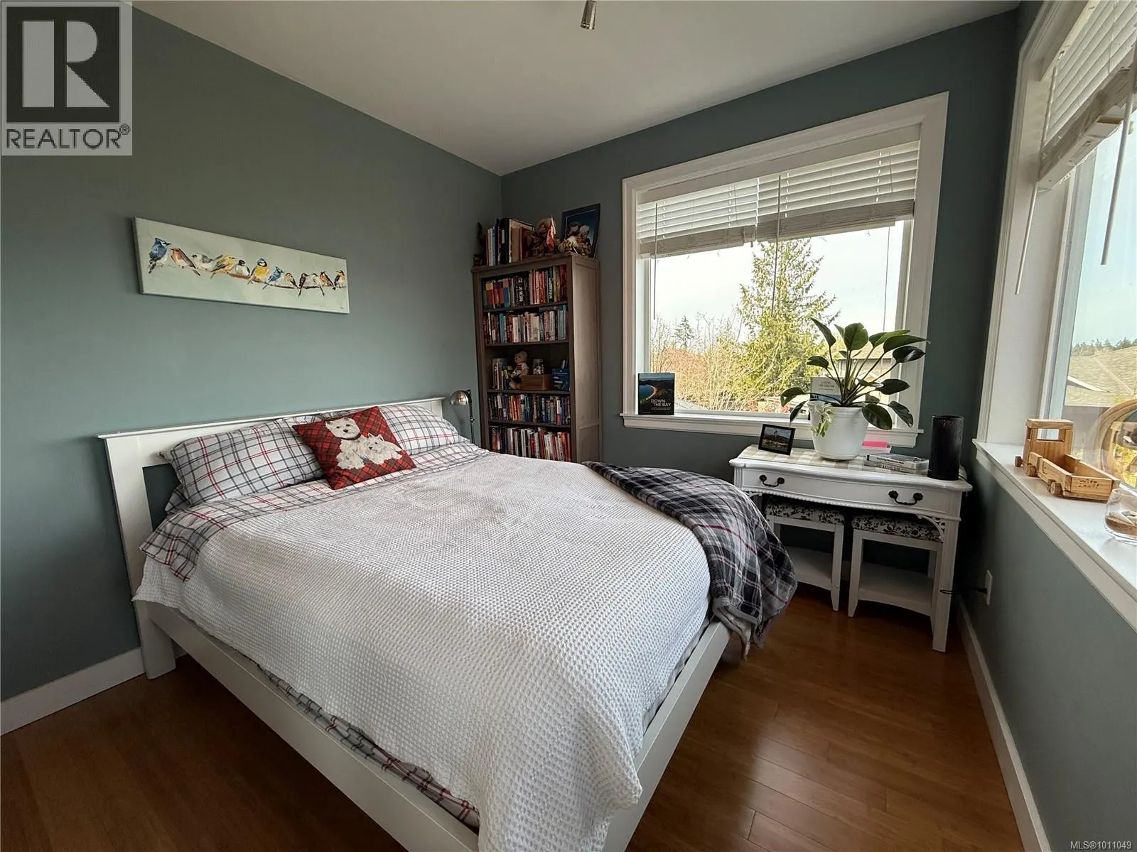 1735 Robert St