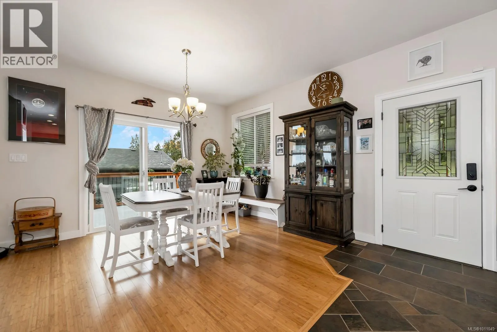 1735 Robert St
