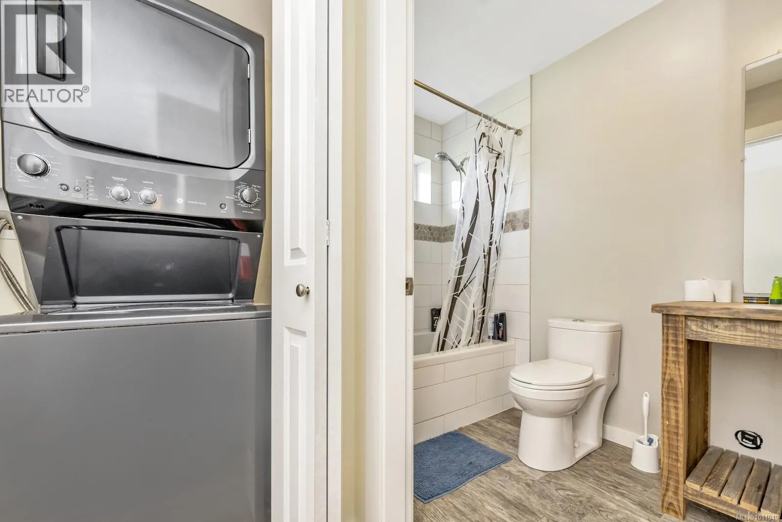 1735 Robert St