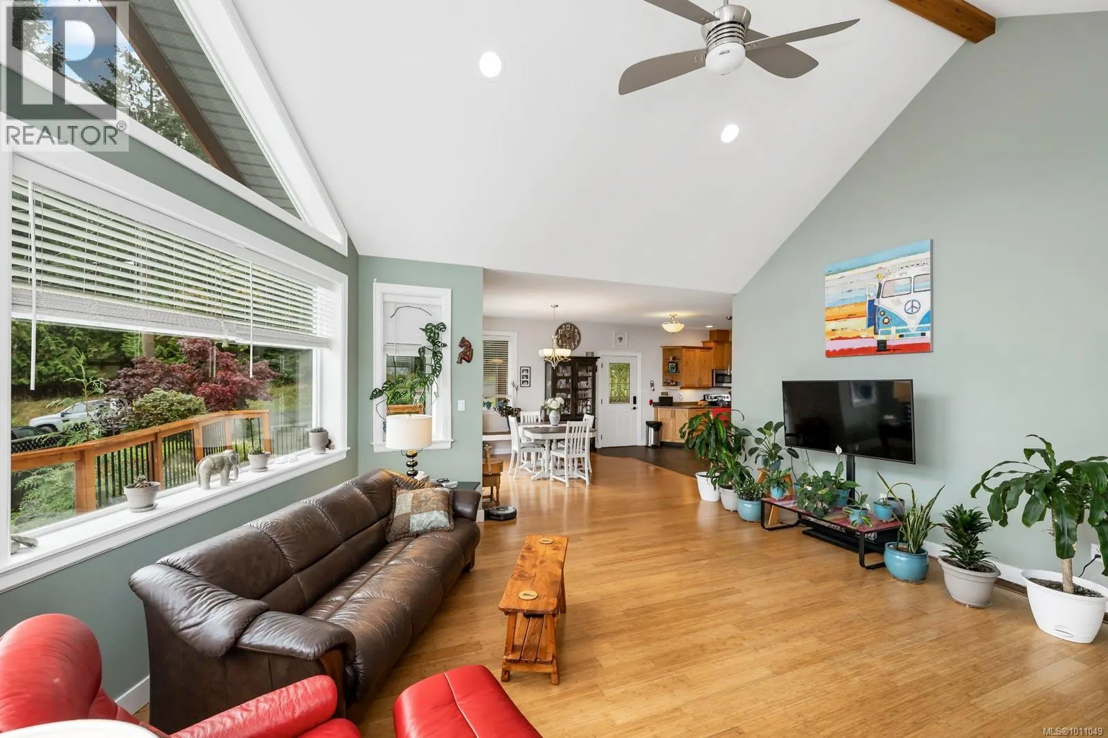 1735 Robert St
