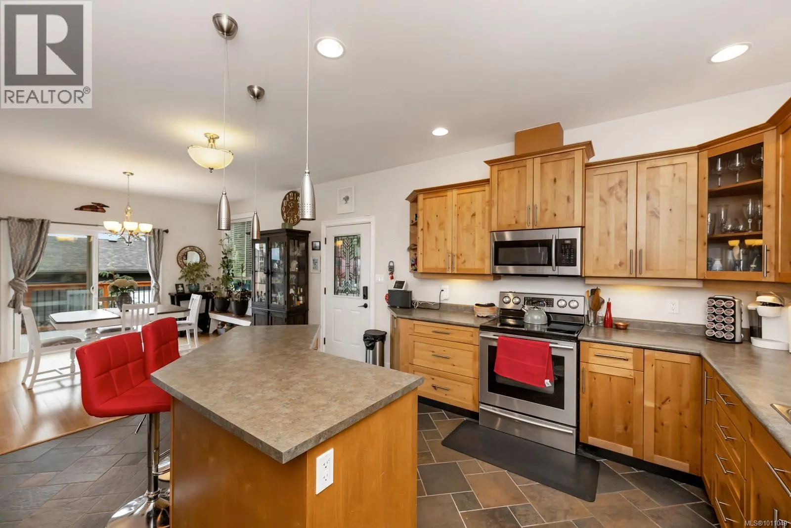 1735 Robert St
