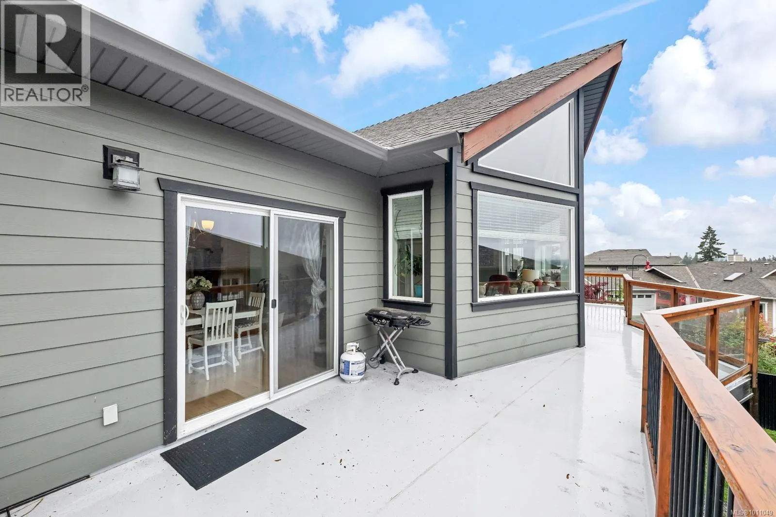 1735 Robert St