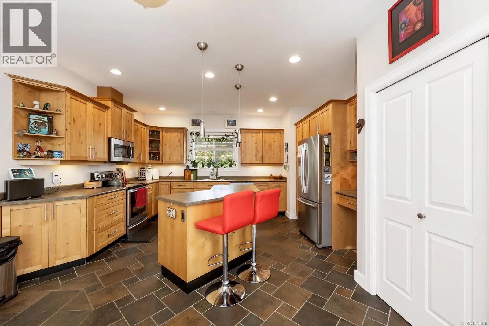 1735 Robert St