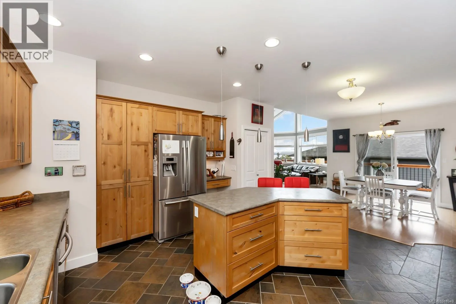 1735 Robert St