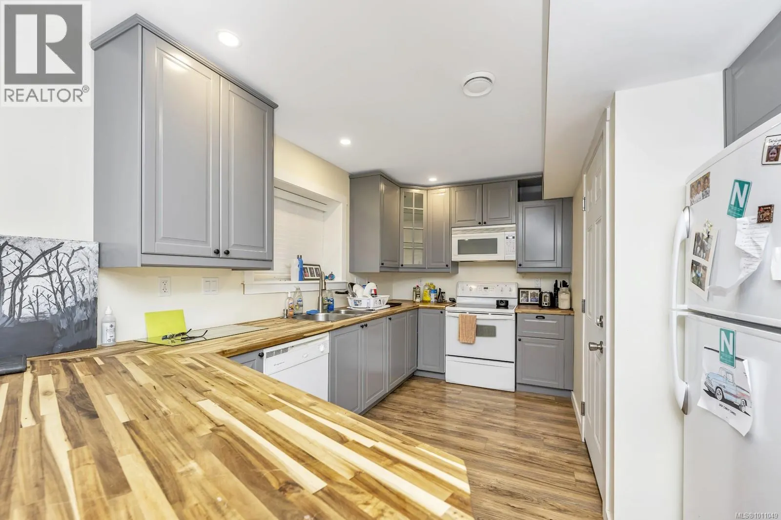 1735 Robert St