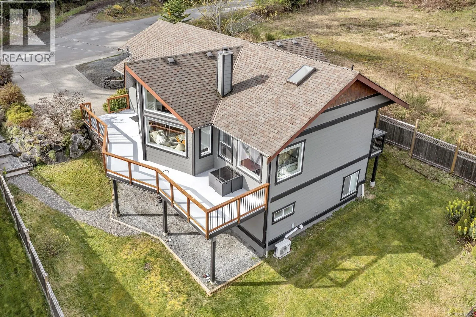 1735 Robert St