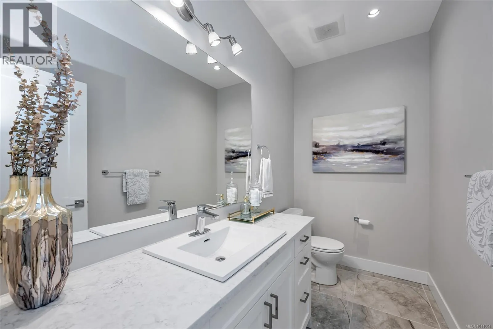 3315 West Oak Pl