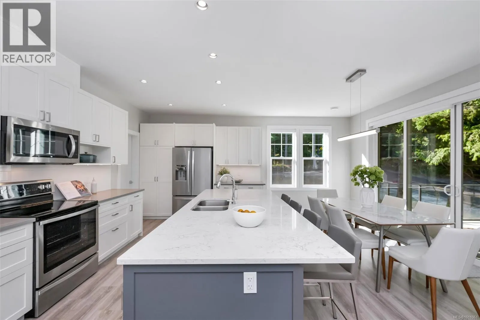 3315 West Oak Pl