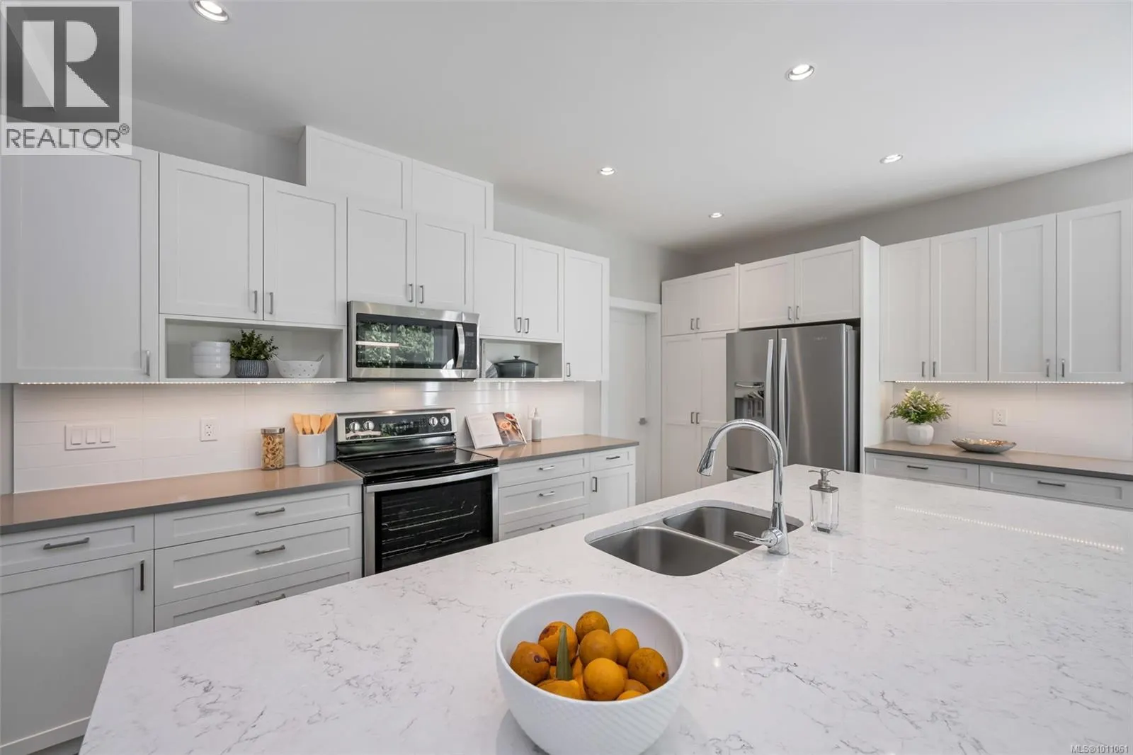 3315 West Oak Pl