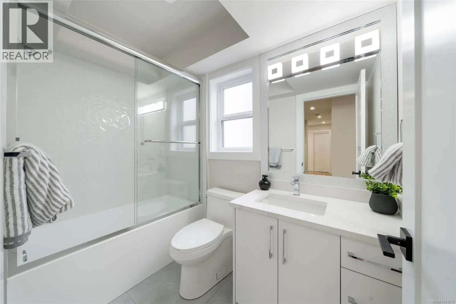 2210 Archer Gate