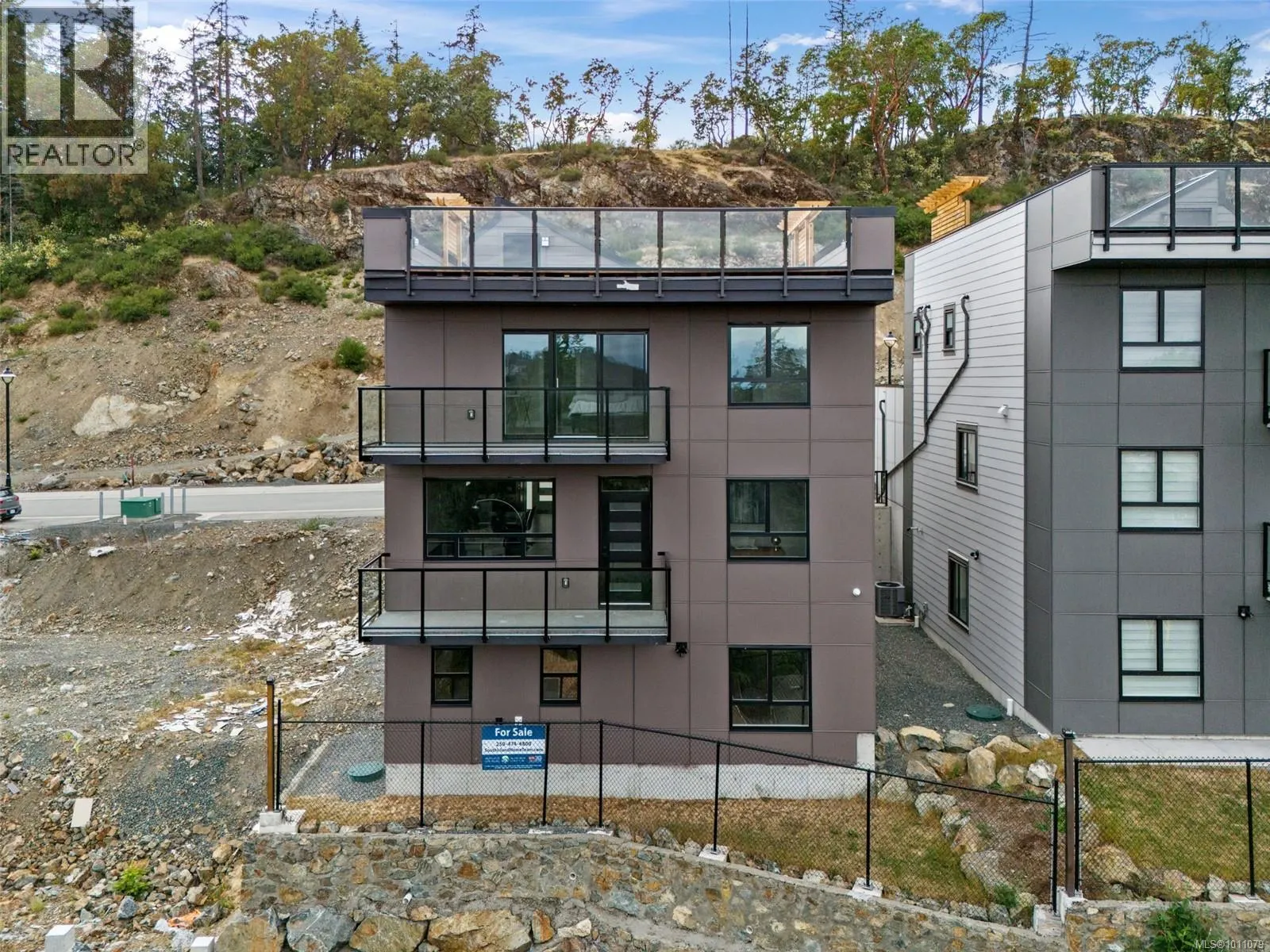 2210 Archer Gate