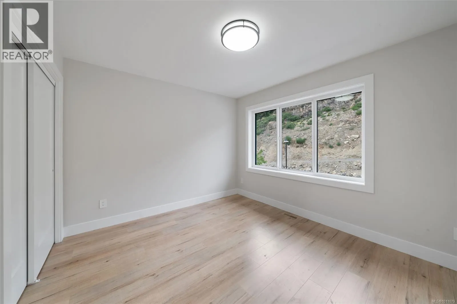 2210 Archer Gate